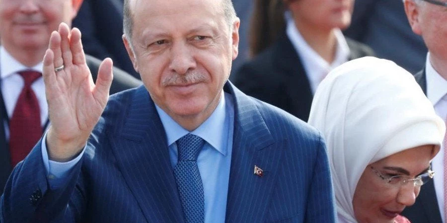 Ερντογάν ο… φεμινιστής – «Γιατί οι γυναίκες δεν επιτρέπεται να μπαίνουν στα τζαμιά;»